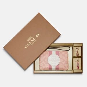 NWT COACH Boxed Dempsey Signature Jacquard Patch Corner Zip Wristlet $138